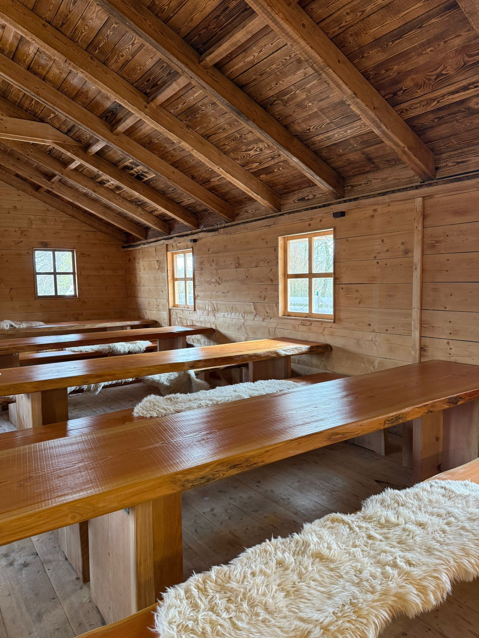 Innenraum der Alm in Nordendorf